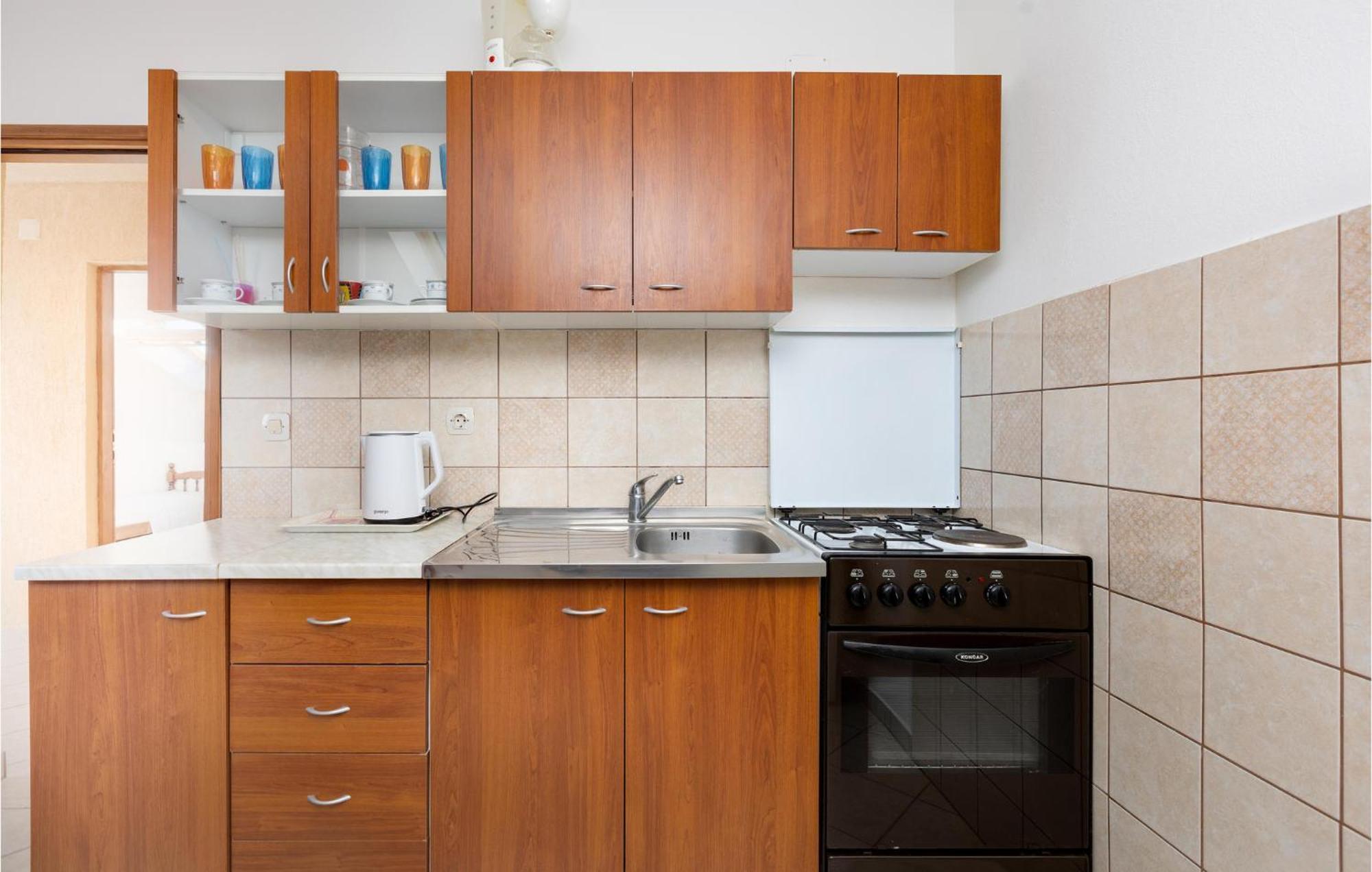 2 Bedroom Beautiful Apartment In Rasopasno Екстериор снимка
